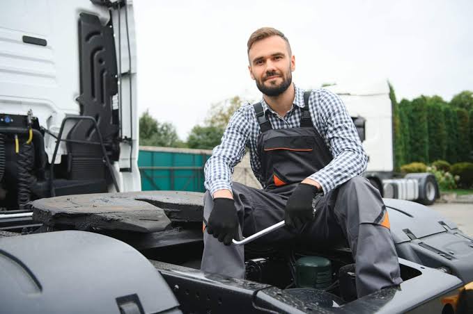 How to Build a Long-Term Maintenance Strategy for Older Transport Trucks